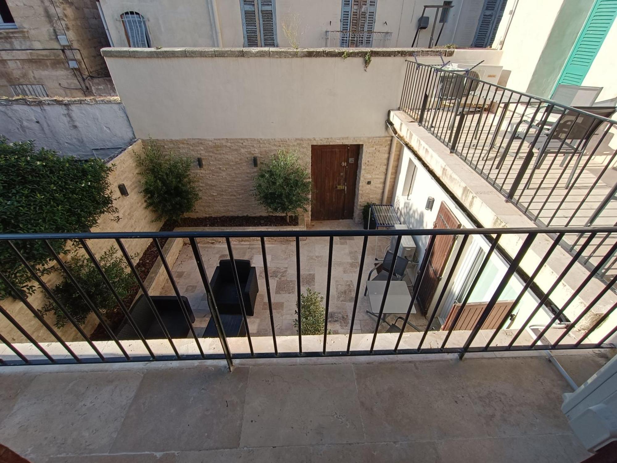 Appartements Et Studio Renoves En 2022, Intra Muros Avignone Esterno foto
