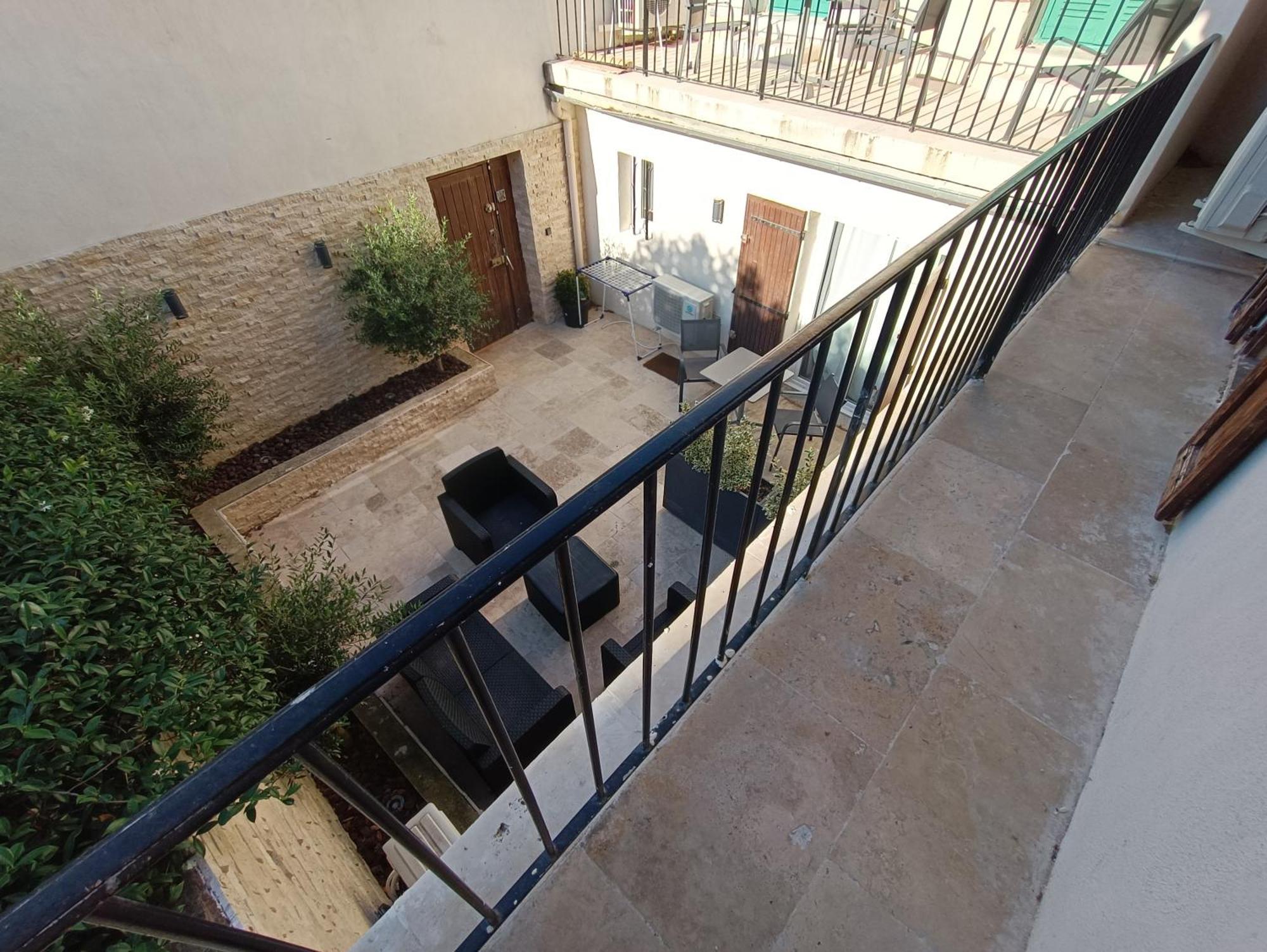 Appartements Et Studio Renoves En 2022, Intra Muros Avignone Esterno foto